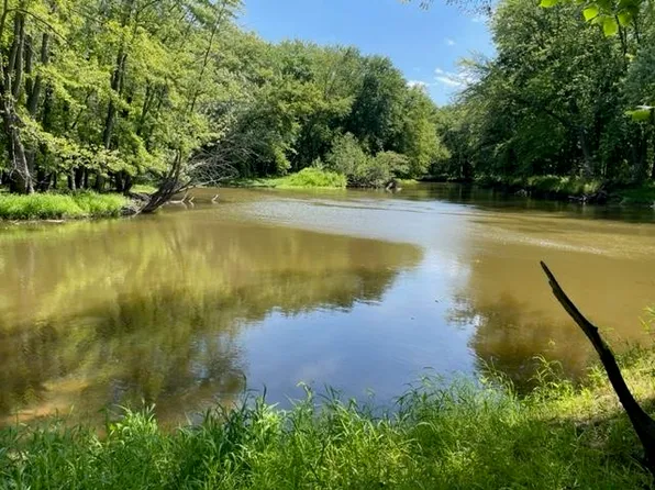 Schwandt Rd, New London, WI 54961