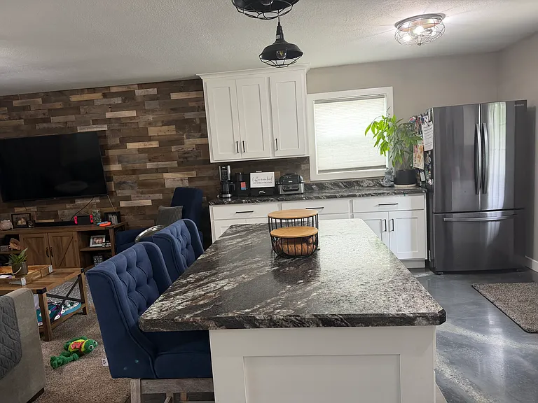 4424 Benton St NE — Photo 8