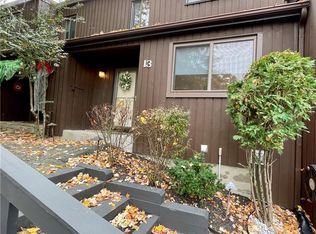 13 Acorn Ct, Highland Mills, NY 10930