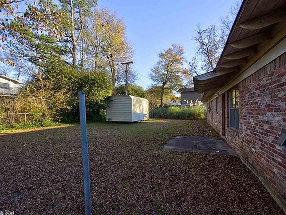 4th image of 4 Meadow Ln