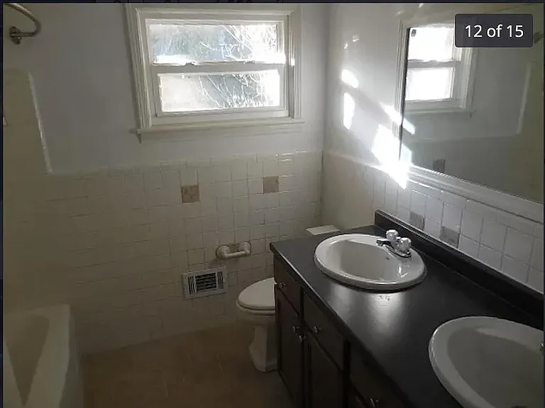 971 Gresham Ave SE — Photo 2