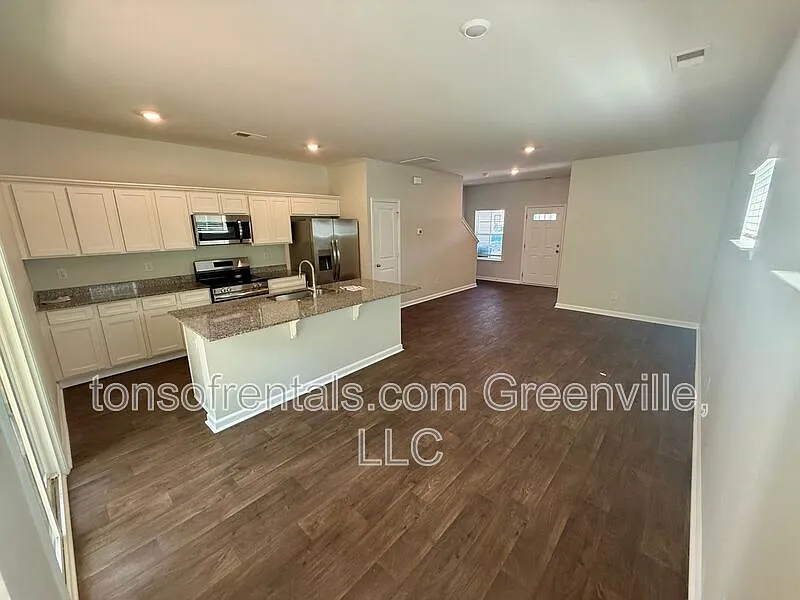 3 bed, 2.5 bath, 1364 sqft, $1,500 — Photo 2