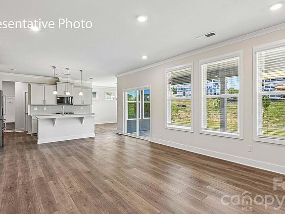 5th image of 542 Mahogany Rd