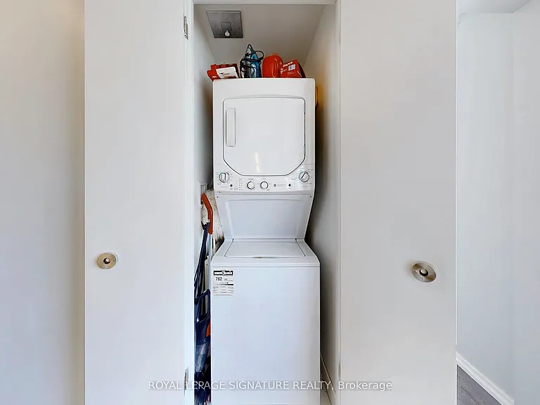 197 Yonge St #4409 — Photo 23