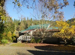 30 Meadow Ln, Shady Cove, OR 97539