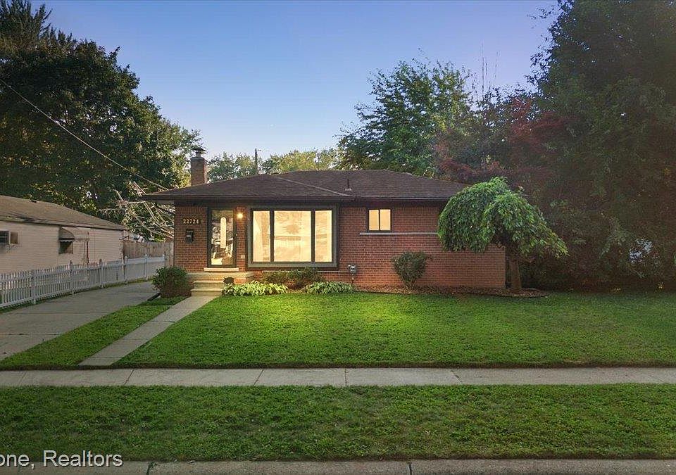 1st image of 22724 Euclid St