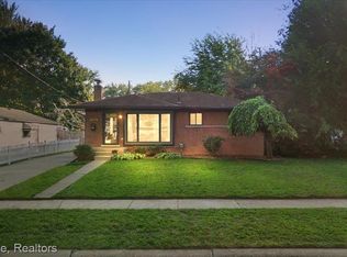 22724 Euclid St, Saint Clair Shores, MI 48082