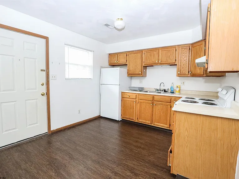 726 Beechurst Ave — Photo 9