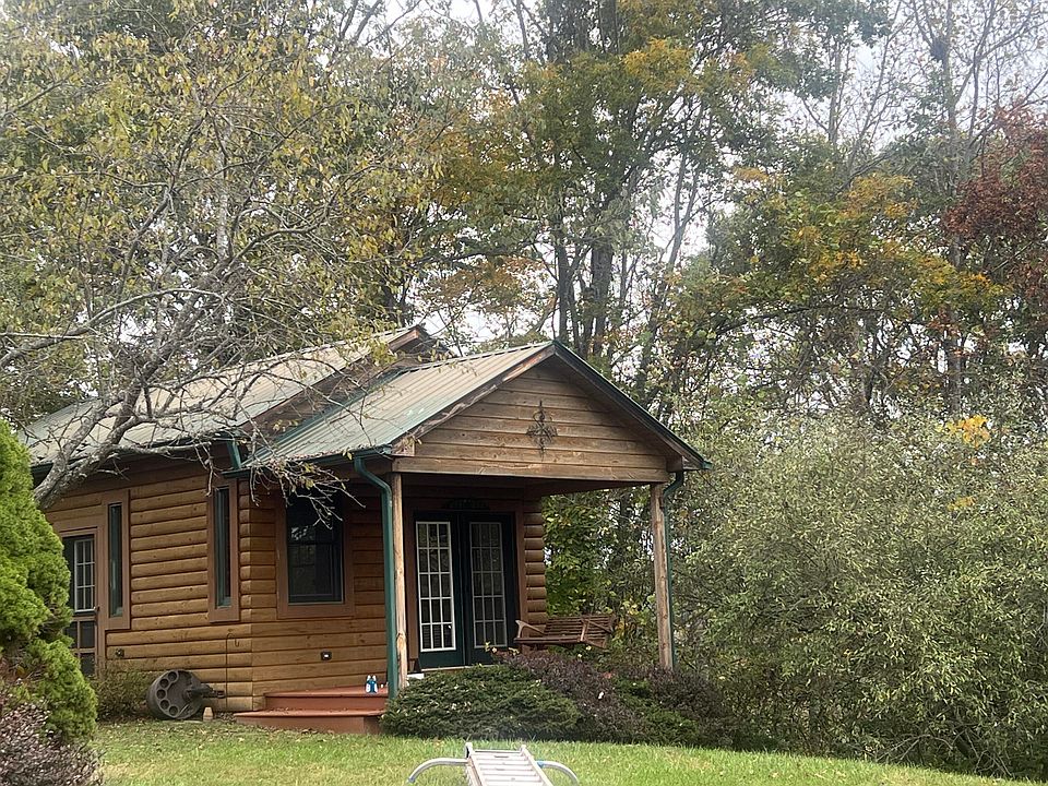 2nd image of 220 Rainbow Ln