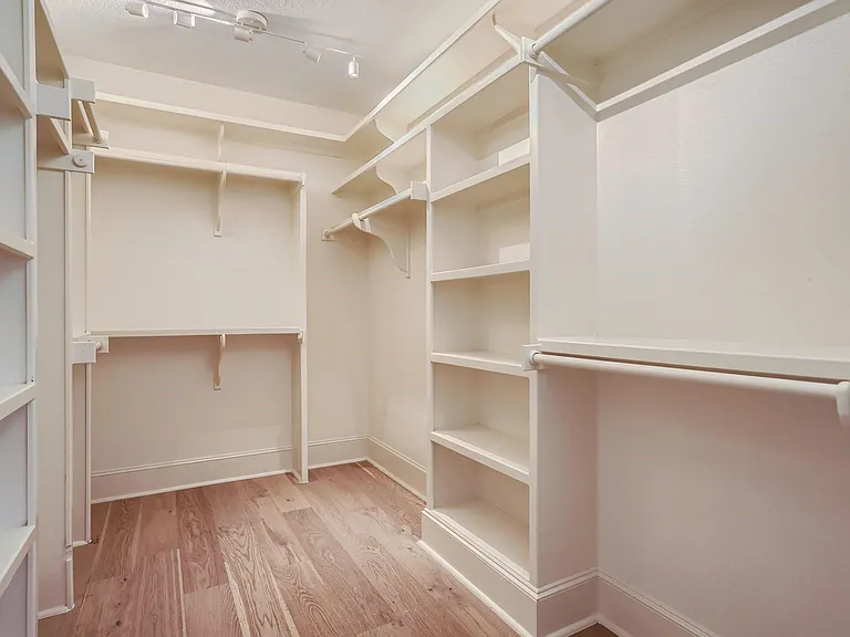 2625 McCullough St — Photo 14