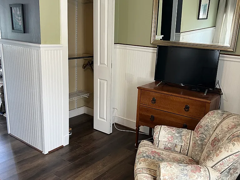 214 E Gwinnett Ln #D — Photo 10