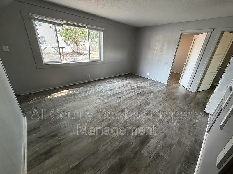2 bed, 1.0 bath, $800 — Photo 4
