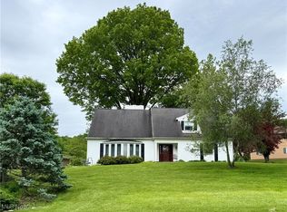 1691 Knob Hill Dr, Coshocton, OH 43812