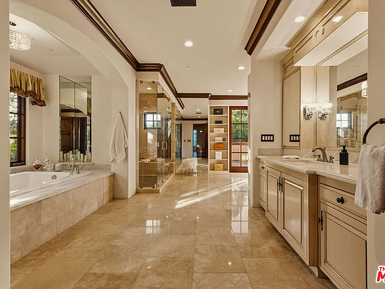 2374 Earls Ct — Photo 37