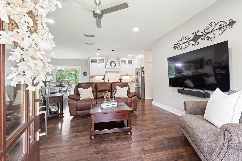 3 bed, 1460 sqft, $2,600 — Photo 3