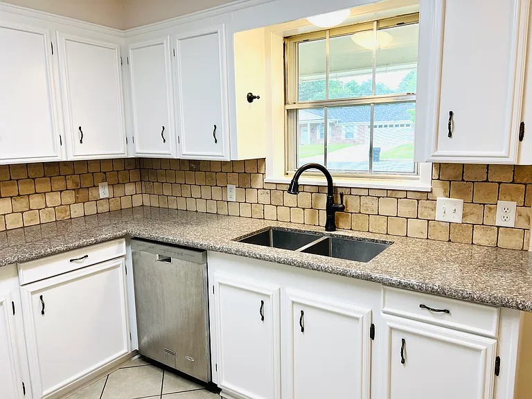 403 Sheffield Dr — Photo 7