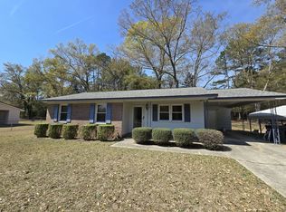917 Johnson St, Raeford, NC 28376