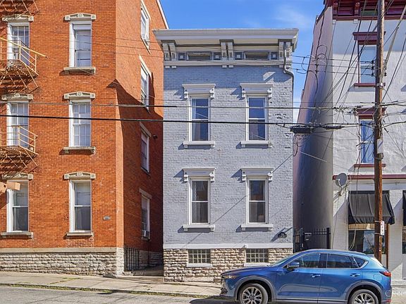 3rd image of 558 Milton St