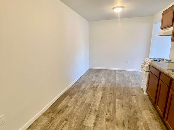 4th image of 510 N Congress St #16