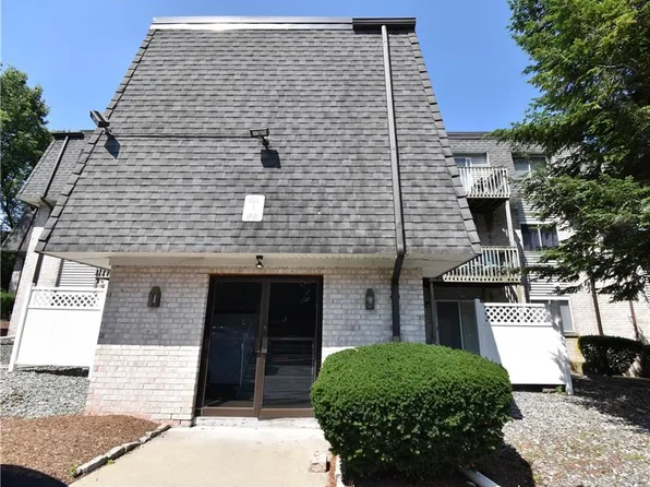 1560 Douglas Ave APT F72, North Providence, RI 02904