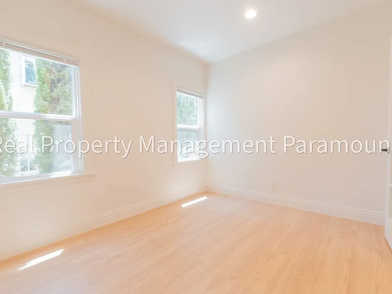 1867 S Redondo Blvd — Photo 23