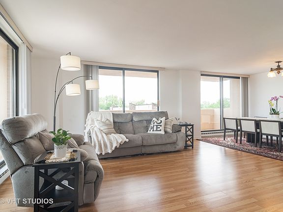 4th image of 465 W Dominion Dr Unit 301