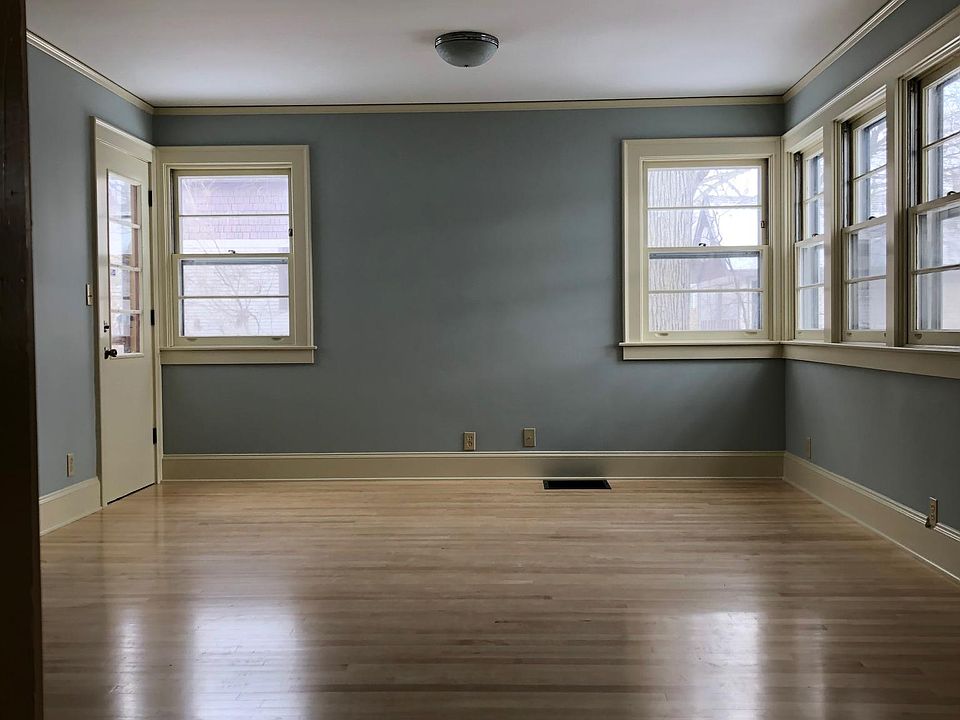 1st image of 422 Hopson St NE