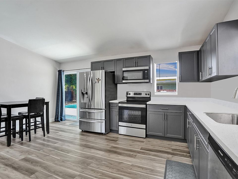 1st image of 921 SW 30th Avenue