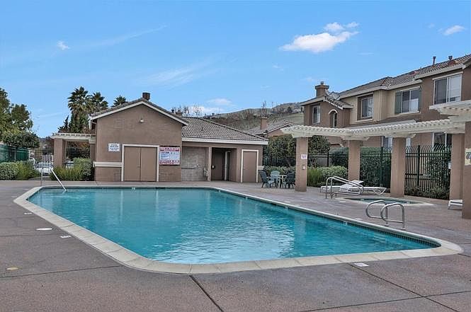 Jasmine heights Community Pool and Spa