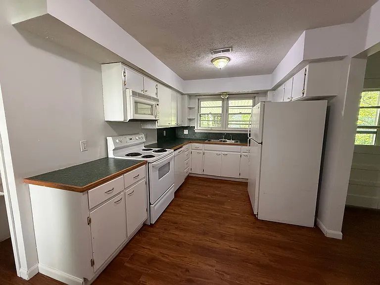 1439 S Pickwick Ave — Photo 4