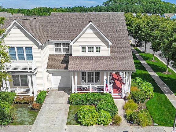 3rd image of 213 Willow Oak Ave