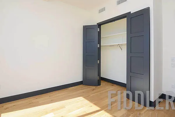 Rented by The KCI Group | media 10