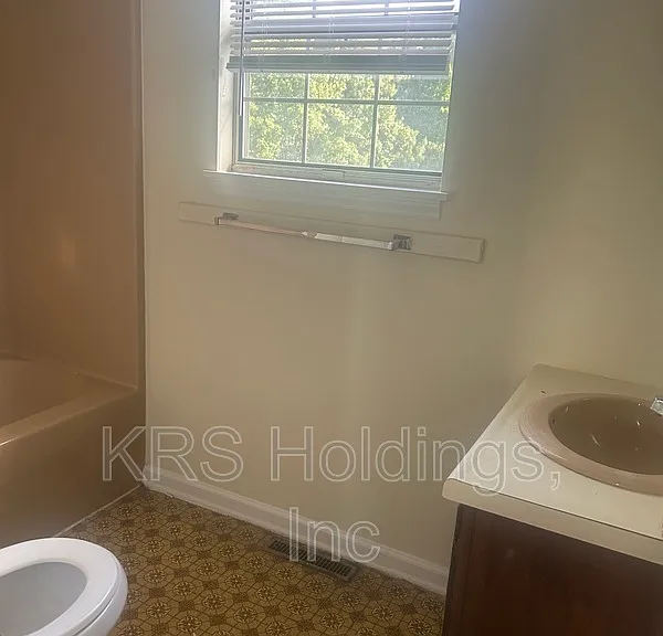 1181 Rosedale Dr — Photo 7