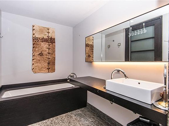 2nd image of 18-20 Pine St #2210