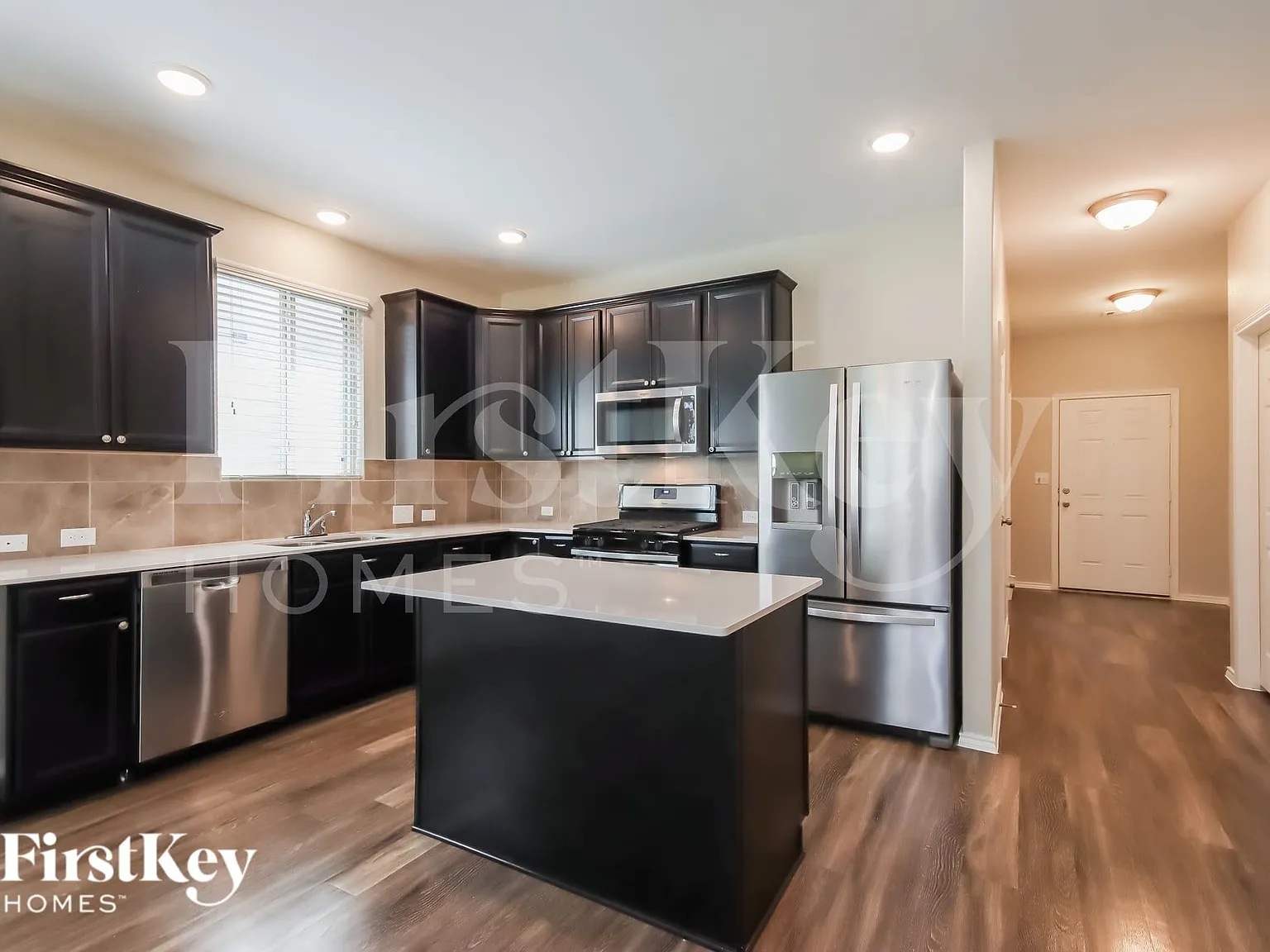3 bed, 2.0 bath, 1670 sqft, $1,955 — Photo 4