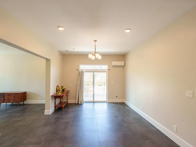 60 Madison Dr — Photo 11