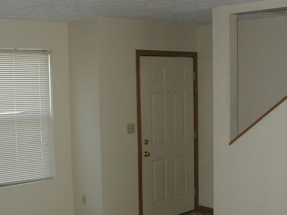 5th image of 920 Stewart St APT D
