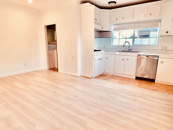 3rd image of 3153 W 154th St