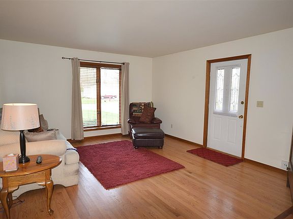2nd image of 3102 W Riverview Dr