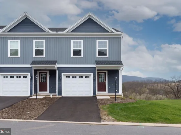 171 Highpoint Park Dr, Pleasant Gap, PA 16823