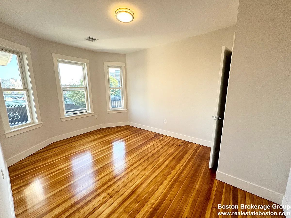 Building Photo - 147 E Cottage St #2