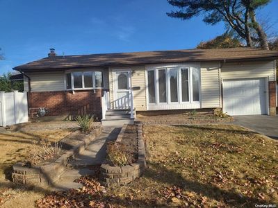 11 Essex Place, Commack, NY, 11725