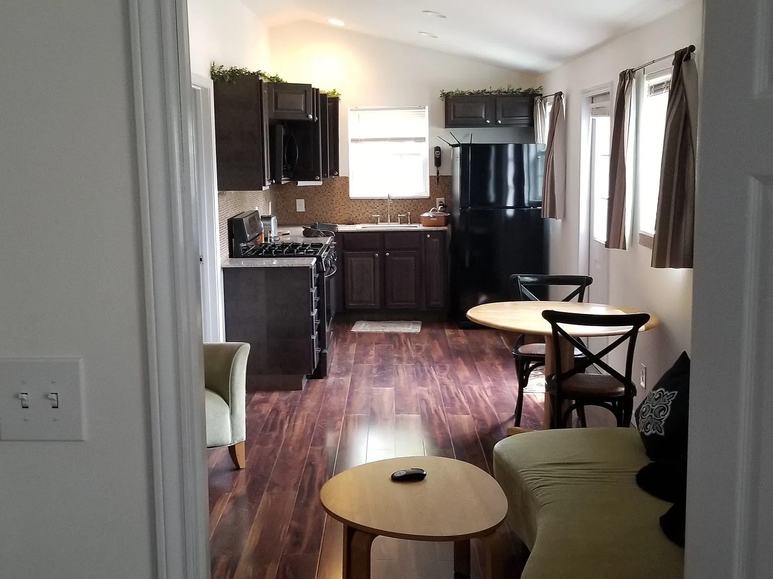 1 bed, 700 sqft, $1,350 — Photo 3