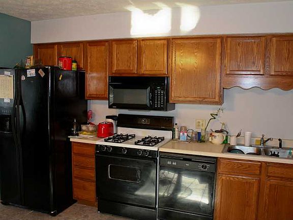 5th image of 486 Samantha Cir #486