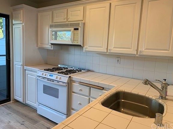 2nd image of 421 Camino De Las Colinas