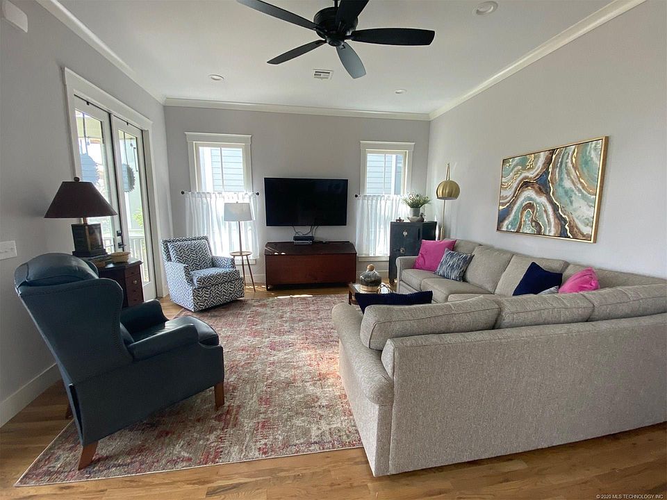 2nd image of 44 Center Ln N