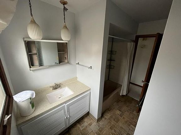4th image of 38 S Grant St #B