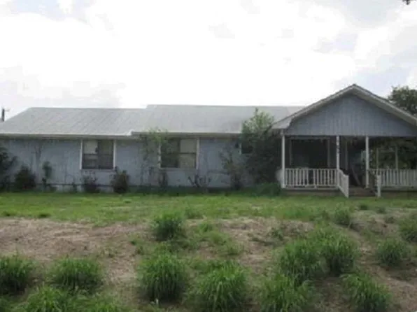 1603 Hackberry St, Three Rivers, TX 78071