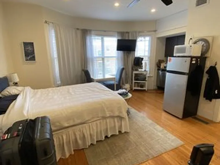 14 Chiswick Rd #1L — Photo 3