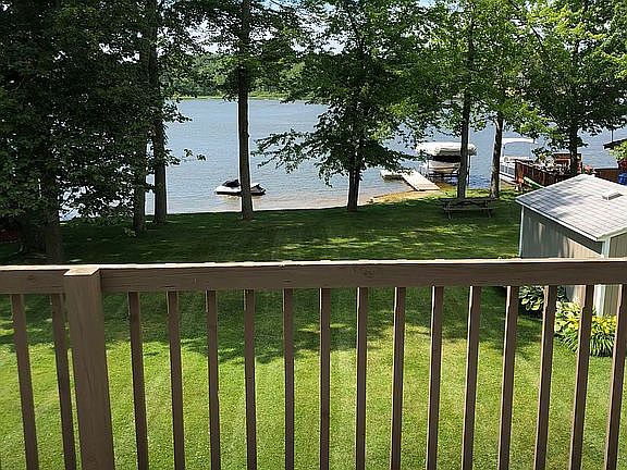 4th image of 45672 Peninsula Dr E